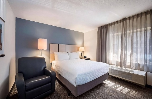 Experience Convenient Stay in North Olmsted! Pet-Friendly Unit, w/Kitchenette