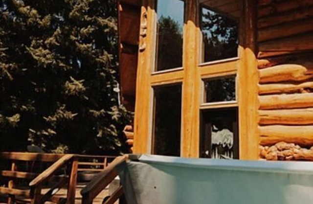 Experience extraordinary peace, privacy, & luxury. Modern log cabin, georgeous!