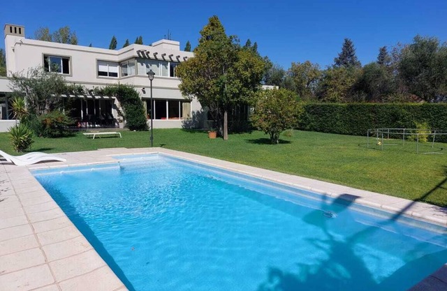 Experience Luxury and Comfort at Casa Pueyrredon,with pool in Chacras de Coria