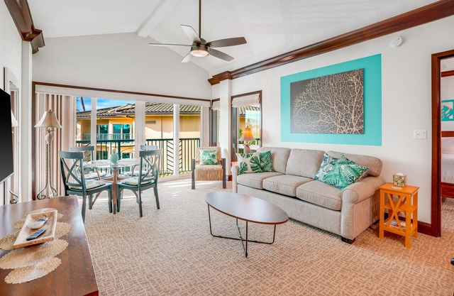 Experience Luxury Living in our Penthouse Condo with Free Parking-Book Now!