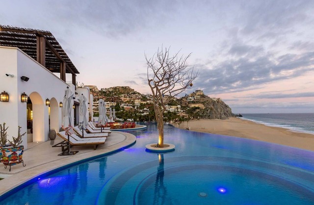 Experience Unmatched Luxury at Cabo San Lucas Villa 1055