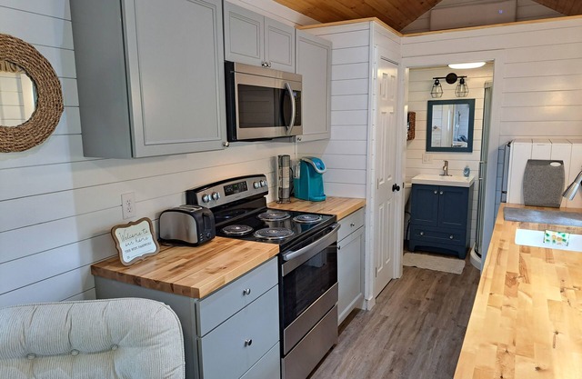 Experience Romance and Relaxation in Our Charming Tiny House on Lake Champlain