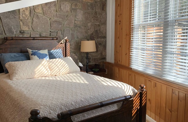 Experience serene stays near The Blowing Rock. Only 1 mile from town!