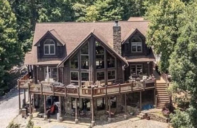 Experience Tranquility at Trinity Lodge, your Mountain Oasis in Leatherwood