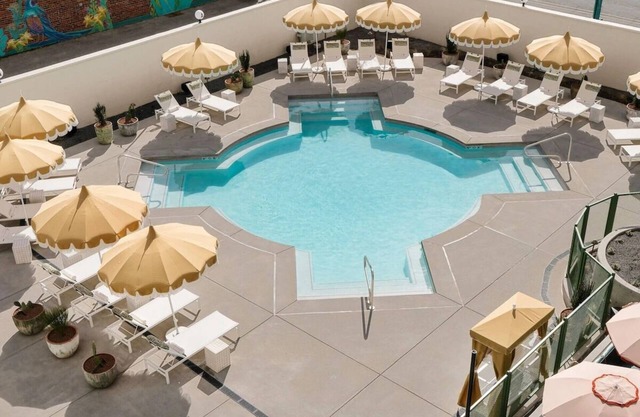 Explore Downtown Albuquerque from 2 Stylish Room | Free Parking