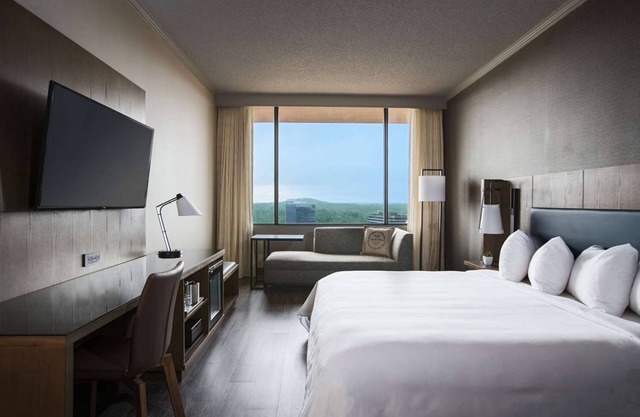 Explore the Adventure Science Center! Pool, Parking & Airport Shuttle!