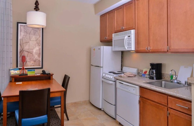 Explore the beautiful Conejo Valley Botanic Garden! Outdoor Pool, Pets Allowed!