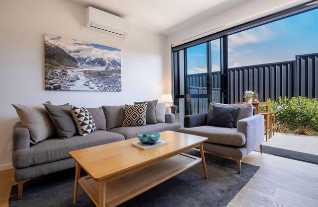Explore Wanaka - A Stylish Unit That Guests Adore!