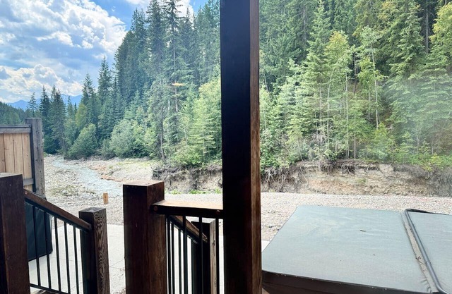 Explorer Creekside Cabin