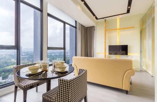 Expressionz Professional Suites by Plush