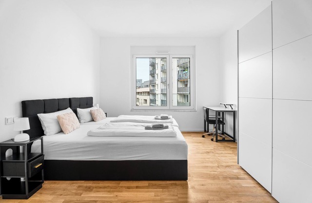 EXQUIS CHIC 2BR Apartment FRITZ I Balcony I Mercedes & US Army I Stuttgart