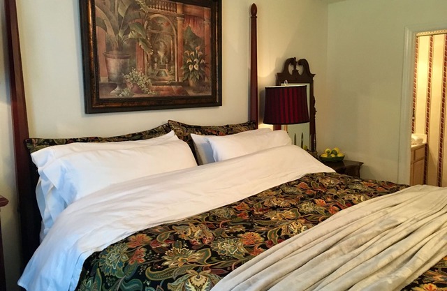 Exquisite 2BR Ranch-Style Home Prime Greenville Location