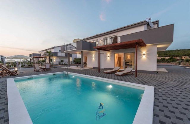 Exquisite 4 BD villa with heated pool near Zadar