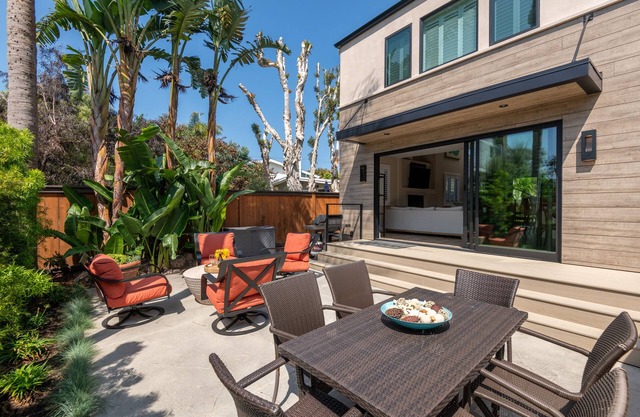 Exquisite home, 2 blocks from beach! - Vitamin Sea