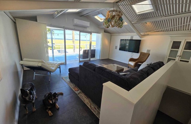 Exquisite Lakefront Boathouse – A True Sanctuary in New Orleans