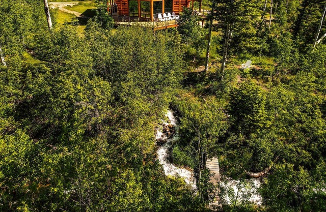 Exquisite Log Cabin. 35 Wooded Acres Laced w/ Creeks & Trails