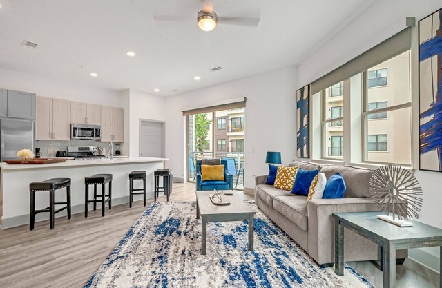 Exquisite Luxe Flat- Sleeps 8 near Houston Rodeo & Final Four