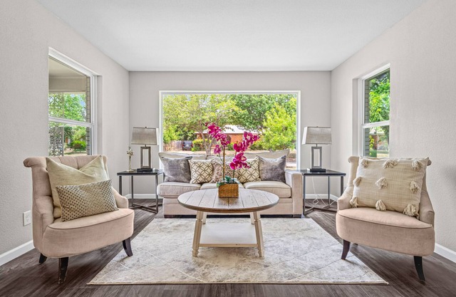 Exquisite Mid-Century Modern home- 3Bed2Bath furnished 15 mins from Downtown