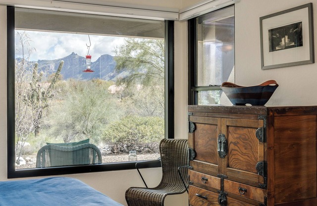 Exquisite Nature Views! Luxurious Remodeled Catalina Foothills Getaway - 3 Pools