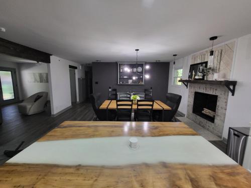 Exquisite, newly renovated large home near I-85
