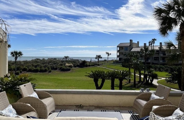 Exquisite three bedroom/first floor Windermere Condo