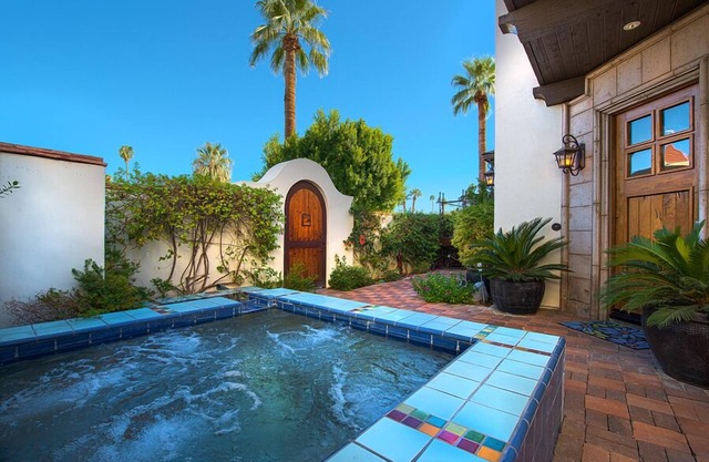 Exquisite Villa 3bd 3bath Palm Springs Book April 2025 stay for free 5/1 -5/14