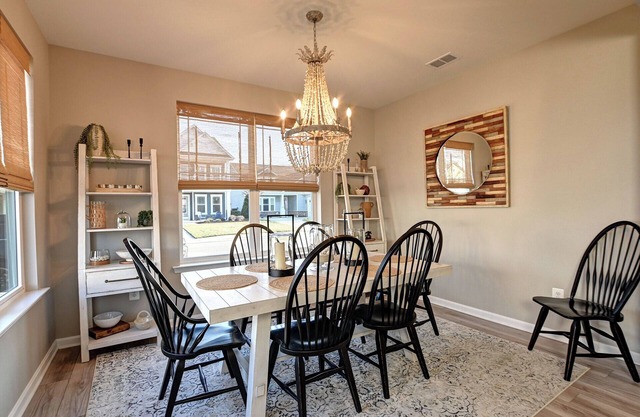 Exquisitely Furnished 3 bed/2.5 bath Townhome in Ocean View Beach Club Community! Wifi, Pool, Fitness Center, Sauna, Billiards, Weekend Shuttle!