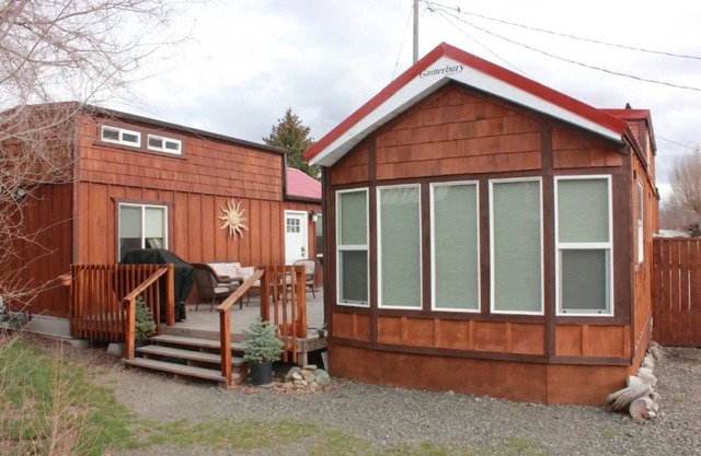 Extended stay in Downtown Prairie City.