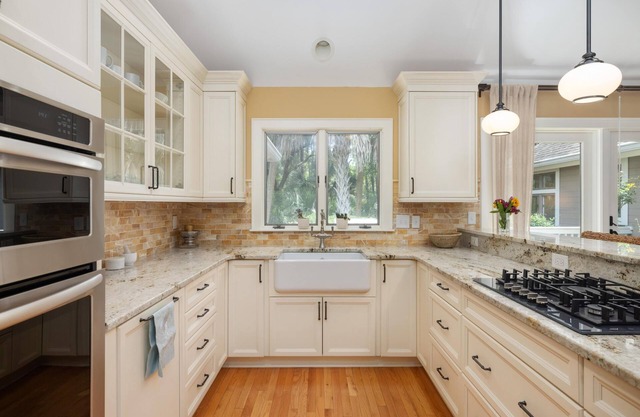 Extended Stays Available! Pet friendly! Great family layout! Quiet street!