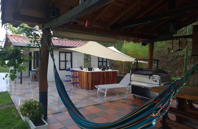Extraordinary Cabin well located with Jacuzzi Spa, for 6 people in El Peñol.