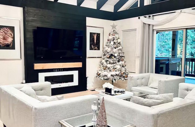 Extraordinary home with pool,hot tub, sauna, gym, arcade & theatre.
