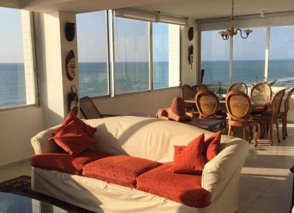 Extraordinary Seafront Apartment