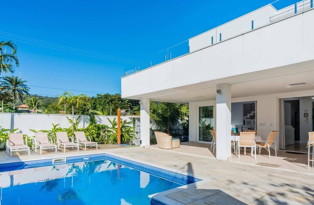 Exuberant Beach Mansion - SAO015