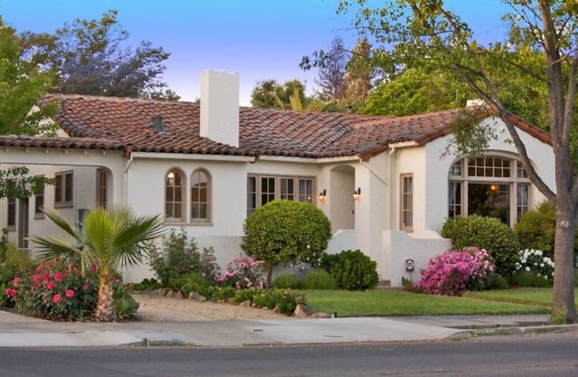 F.J. Massa House ~ Walk to Downtown Napa ~ Bocce Court