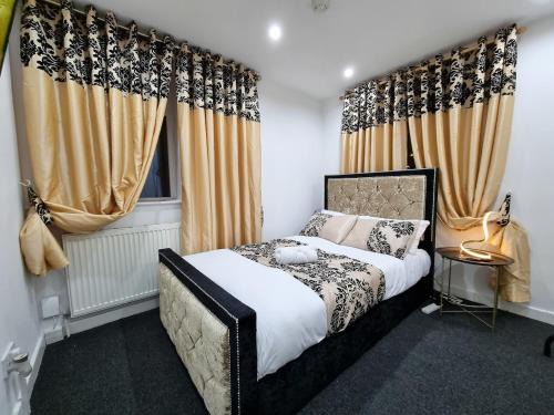-F1-GH- Enjoy a wonderful stay in our Cosy Luxurious, Spacious ground floor apartment, Free Parking, Free WiFi