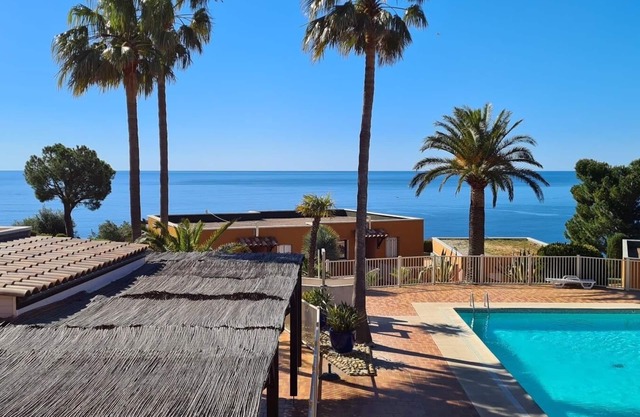 F2 beautiful air-conditioned sea view in theoule sur mer alpes maritimes