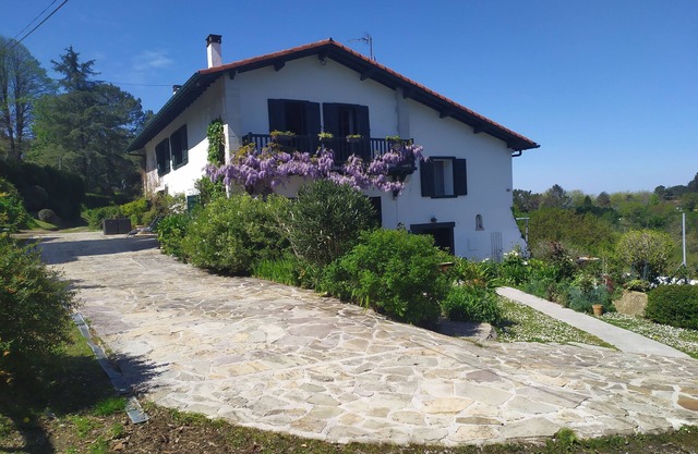 F3 with terrace/garden 4km beaches between St jean de luz/Hendaye