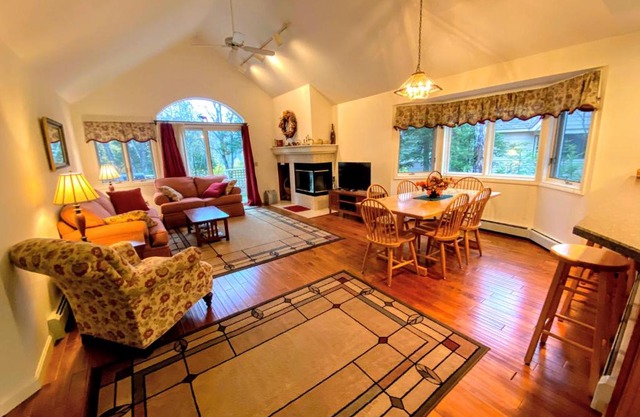 F9 Fairway Village home on the Mt Washington golf course - in the heart of Bretton Woods