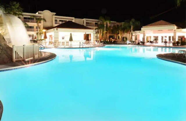 FAB JR VILLA w/POOL-WATERSLIDE-HOT TUB Sleeps 4