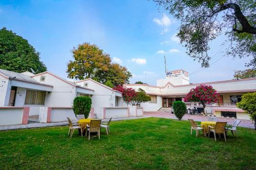 FabHotel Girija