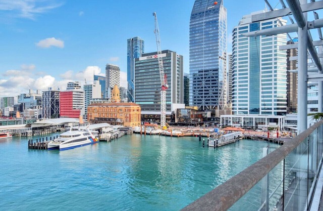 ★Fabulous 1 Bedroom Harbour & Sea Views ★ Netflix