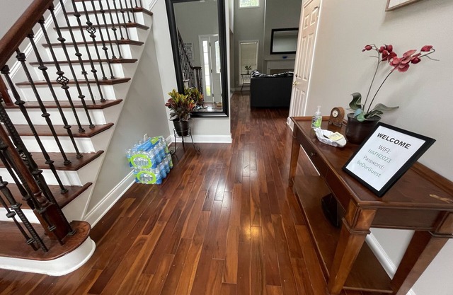 Fabulous 5BR Home in upscale neighborhood