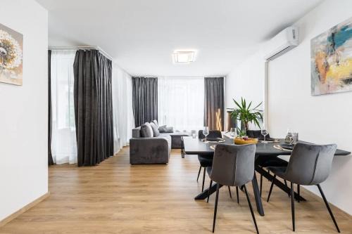 Fabulous Apartment with Garden Terrace