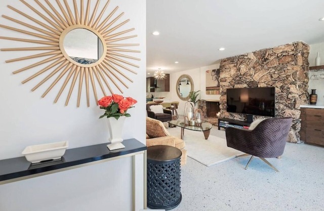 Fabulous Downtown Location!