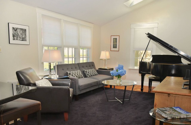 Fabulous for Relaxation! - Walk to Town, Beach & Tennis! Recently renovated.