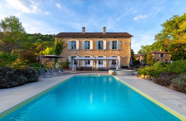 Fabulously Restored Manor House, with private pool, sleeps 12