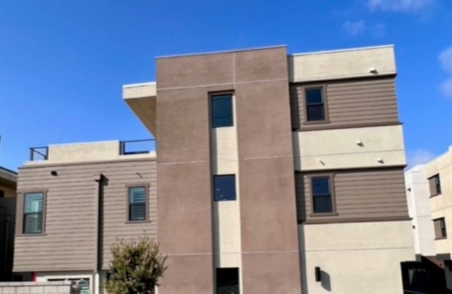 Fabulous LTR 3-bed 3.5 bath condo in wonderful Oxnard with AC, WiFi, EV Charger,