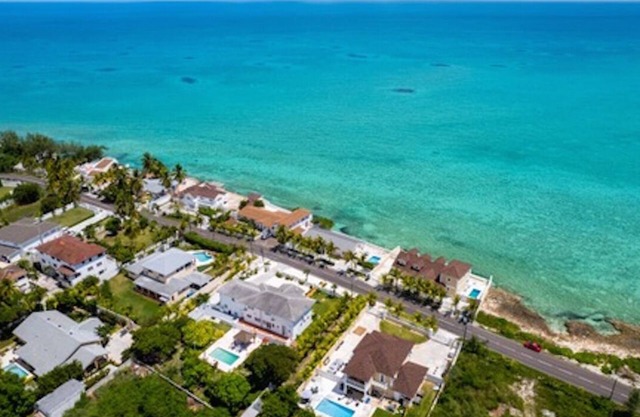 Fabulous Seaside Retreat, Sleeps 21, Walk to the Beach! 10% Weekly Discount!