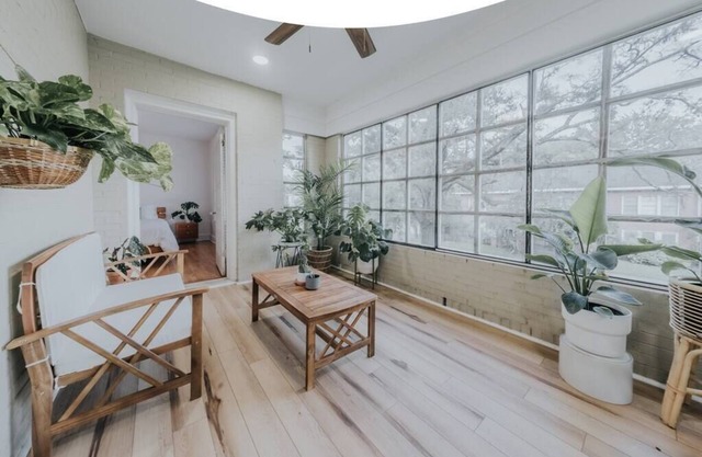 Fabulously Furnished Forest - 2BR/1BA