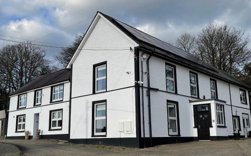 Faerdre Manor Large Holiday Home